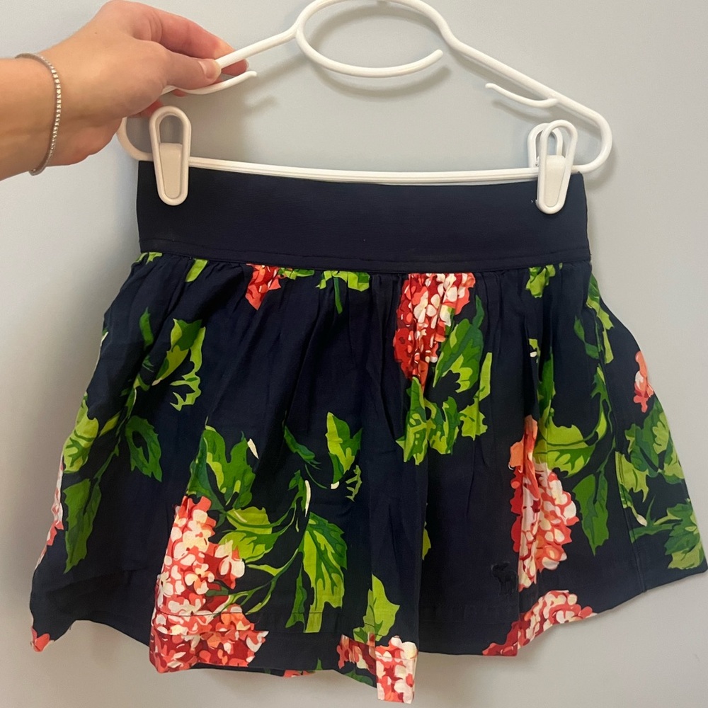Abercrombie Kids, Navy Blue Hydrangea Skirt, Size M